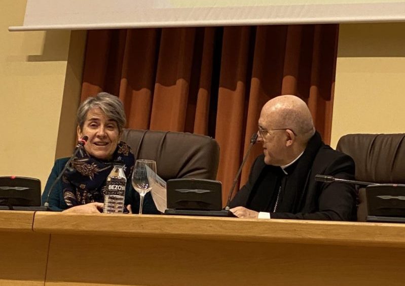 Junkal Guevara nos ofrece y dedica su intervención en la XXXV Jornada Diocesana de Enseñanza