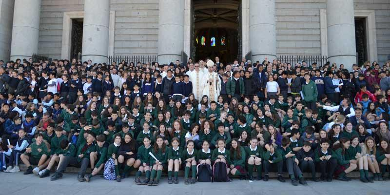 El cardenal Cobo celebra la alegría pascual con estudiantes de los colegios diocesanos